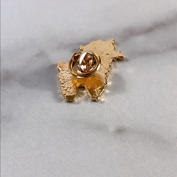 Grazing Llama Enamel Pin/Brooch - Picture 4 of 4